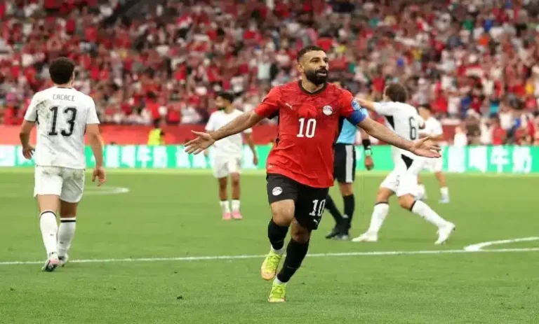 صراع الملايين: وكيل محمد صلاح يضع خمس طلبات مالية تعرقل انتقاله إلى بشكتاش